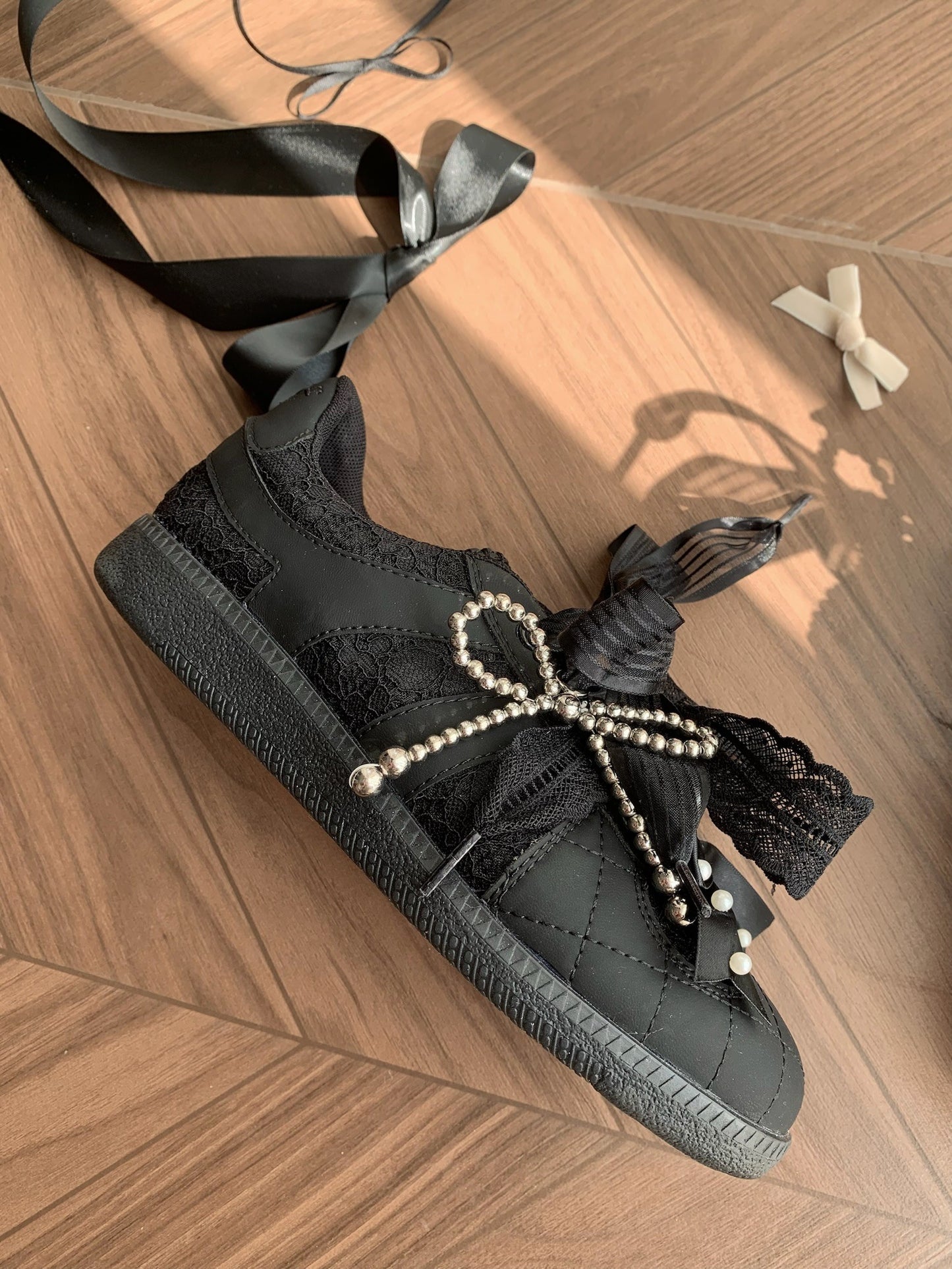 Black&white Swan リボンスニーカー【Sheep Puff】