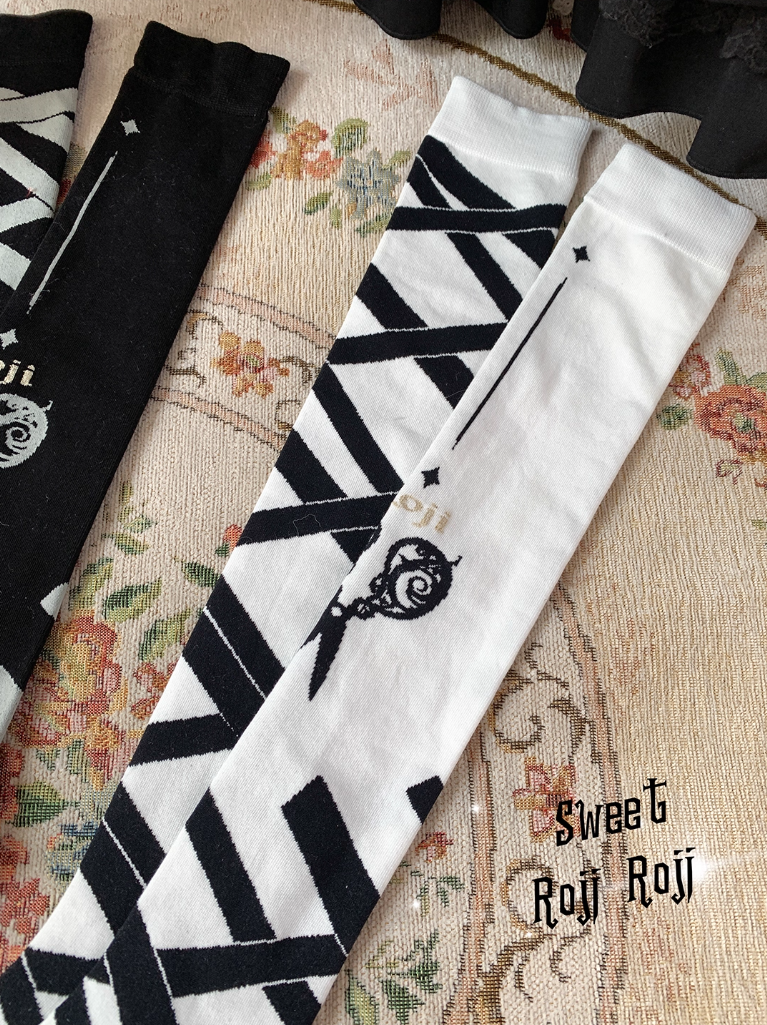 包帯とハサミのニーハイソックス【Roji Roji】