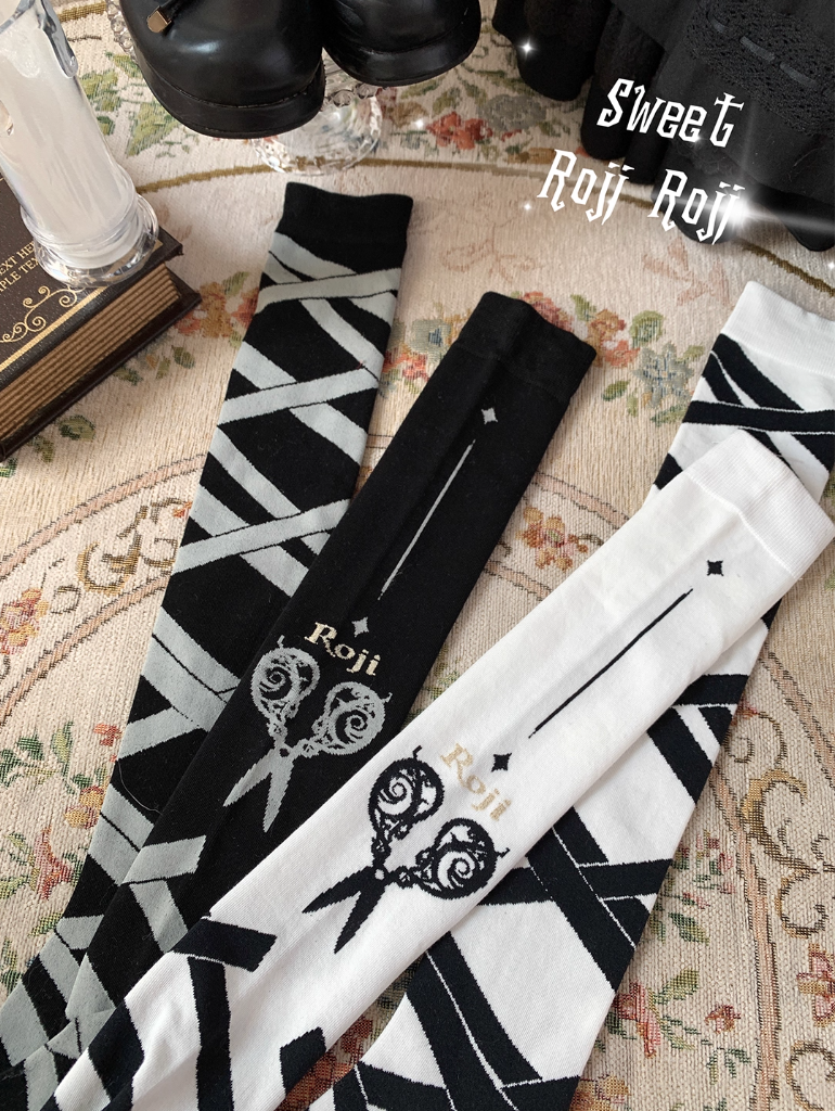 包帯とハサミのニーハイソックス【Roji Roji】