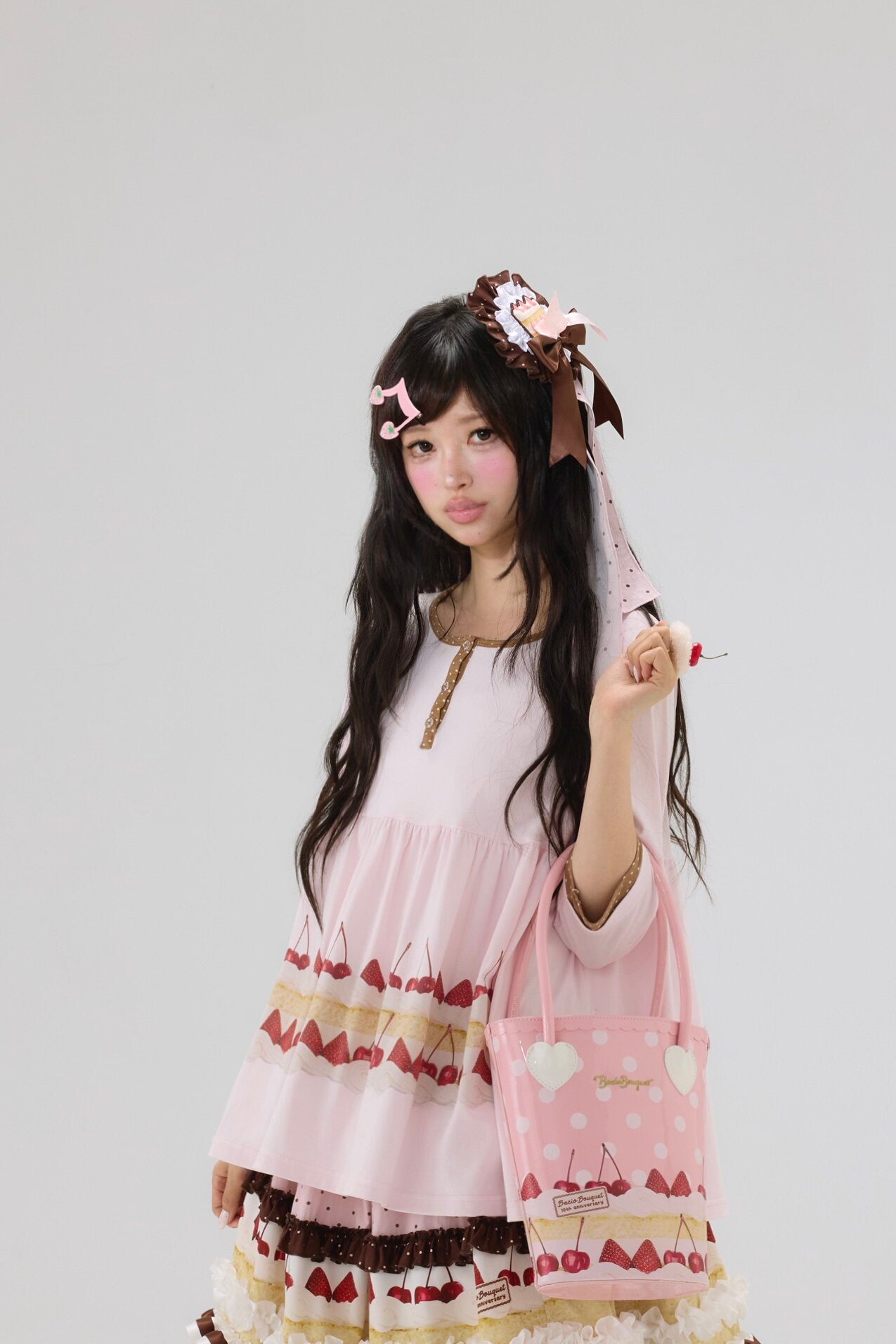 【受注予約~5/27】Creamy Strawberry Cake ブラウス・Tシャツ【BacioBouquet】