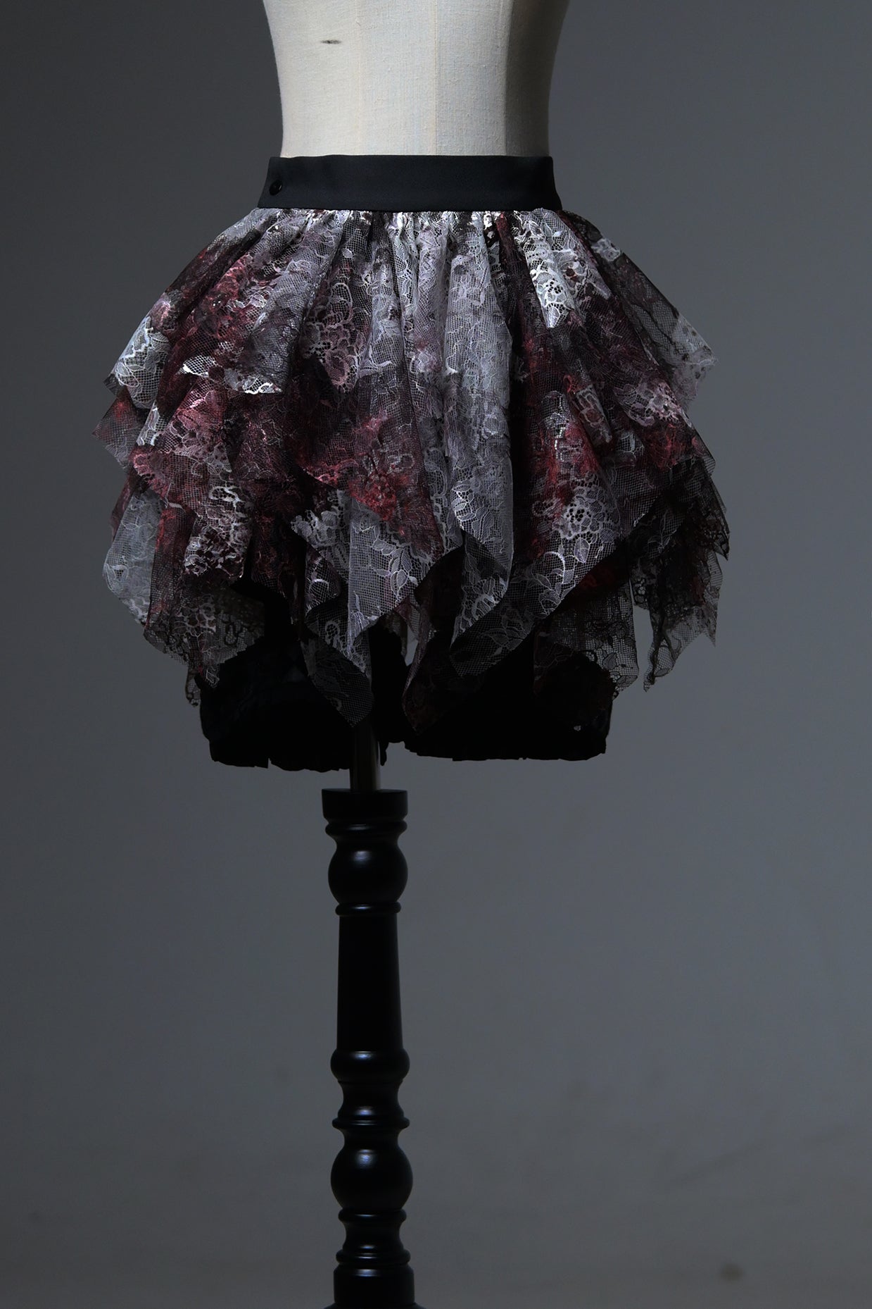 【受注予約~12/10】Horrible Wonderland スカート【Lilith House】