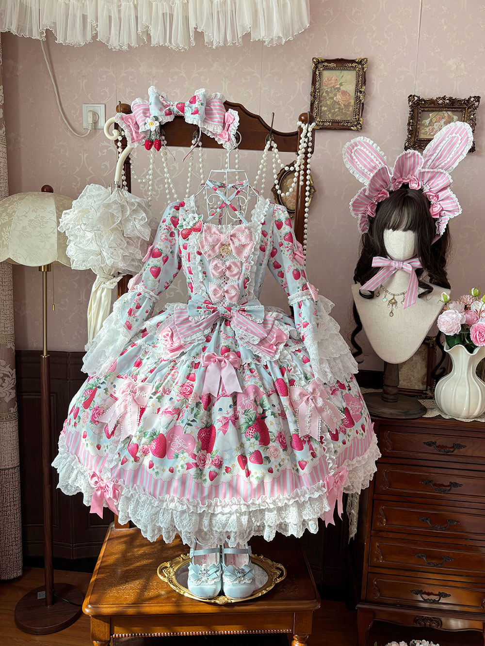 【受注予約~4/29】Strawberry Rabbit 姫袖ワンピース・フルセット【Antique Doll】