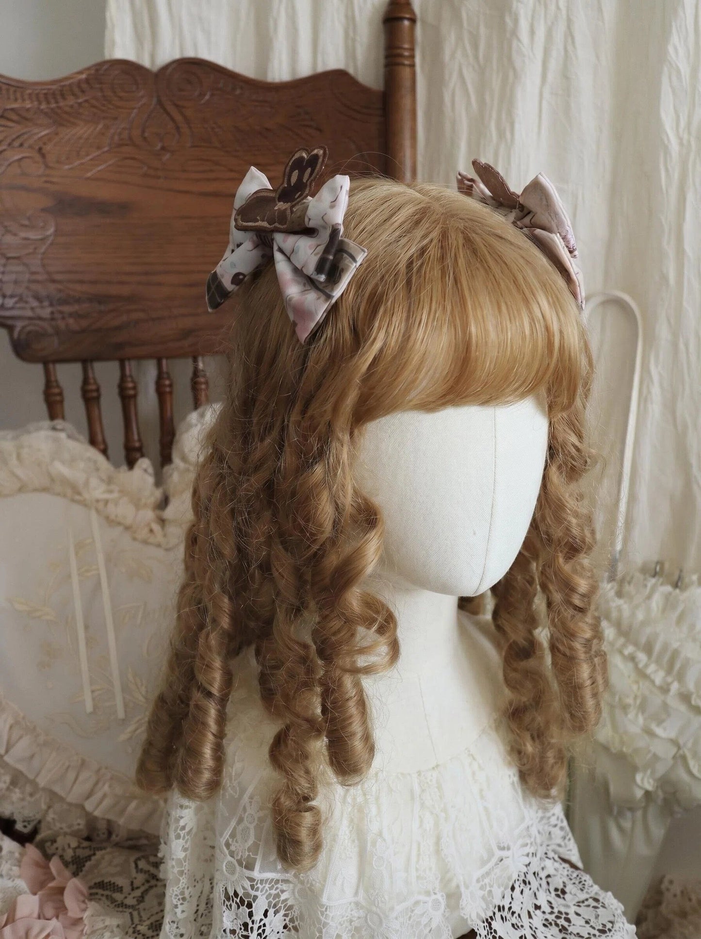 【受注予約~5/18】Bunny Gingerbread House アクセサリー【babyblue】