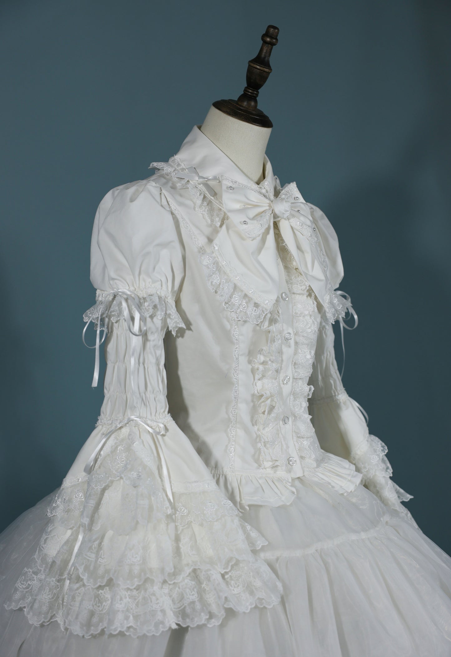 【受注予約~10/15】Strawberry Cake Bouquet 2.0 ブラウス【AntiqueDoll】