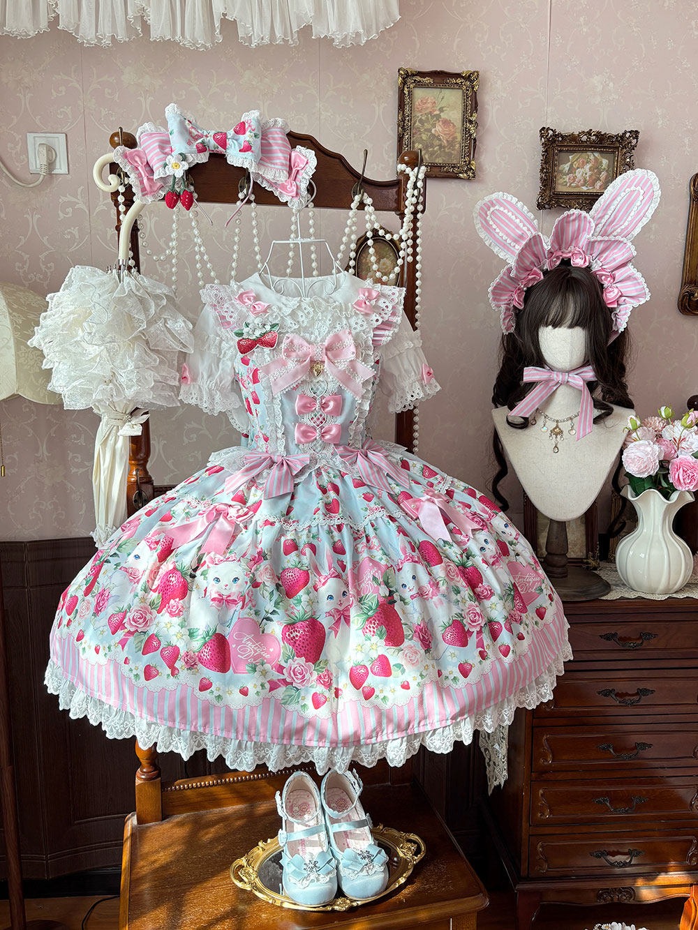 【受注予約~4/29】Strawberry Rabbit ワンピース・ジャンパースカート・トップス【Antique Doll】