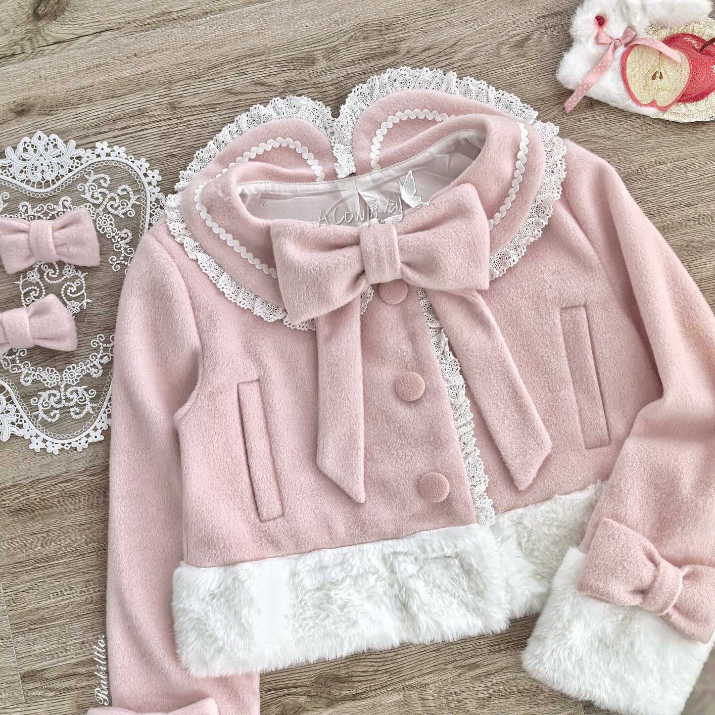 【受注予約~11/27】ショート丈ファーふちどりコート【A Cow】