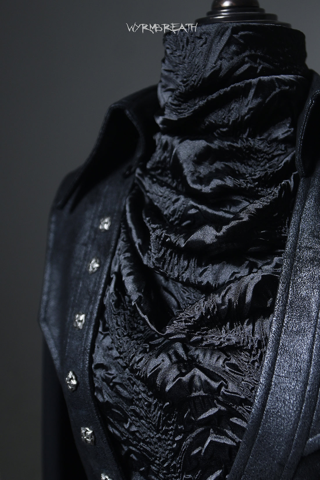 [Pre-orders until December 27th] WYRM BREATH Gown-Style Jacket [Lilith House]