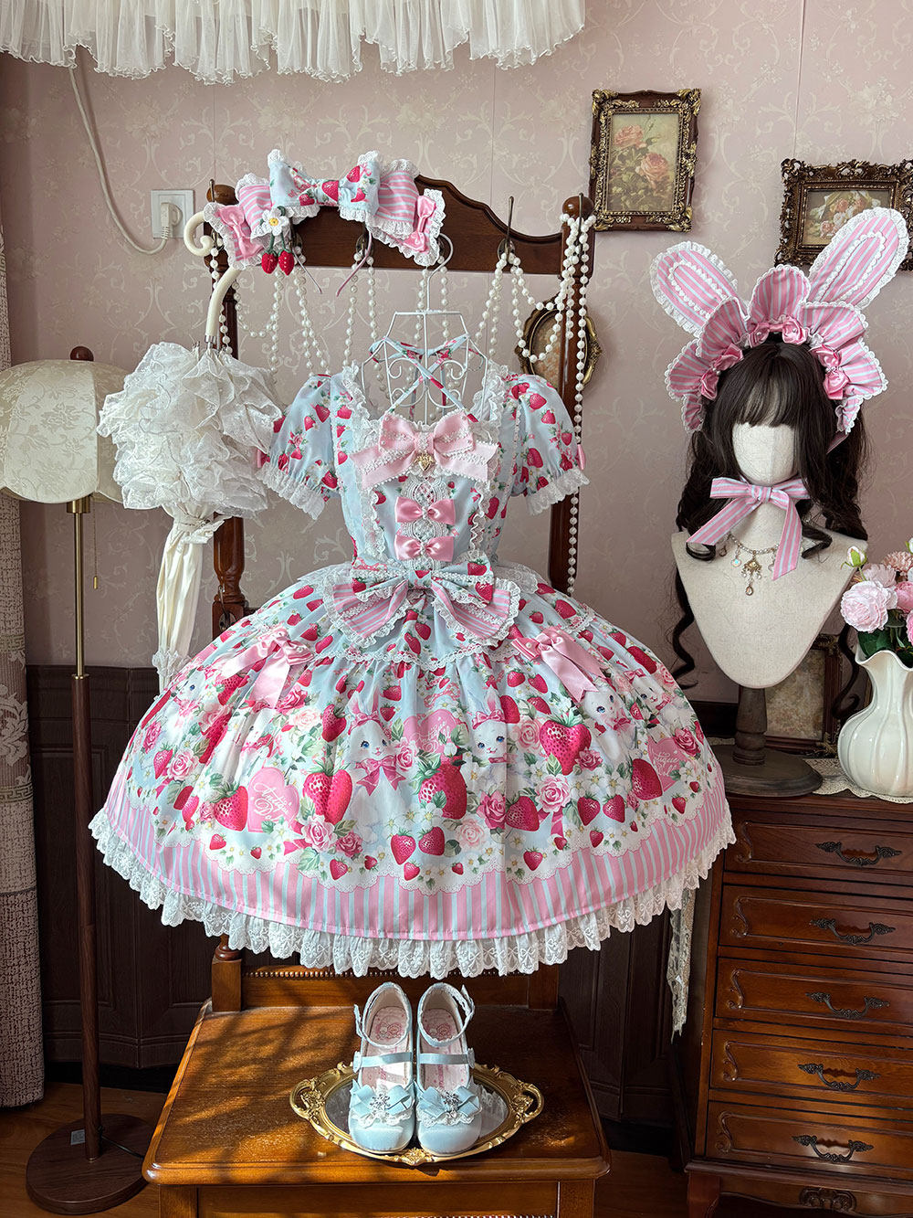 【受注予約~4/29】Strawberry Rabbit ワンピース・ジャンパースカート・トップス【Antique Doll】