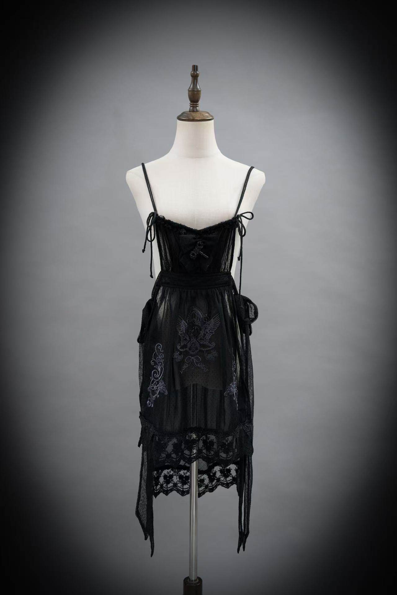 【受注予約~2/18】Symbiosis Doll エプロン【黒眼窩診療室】