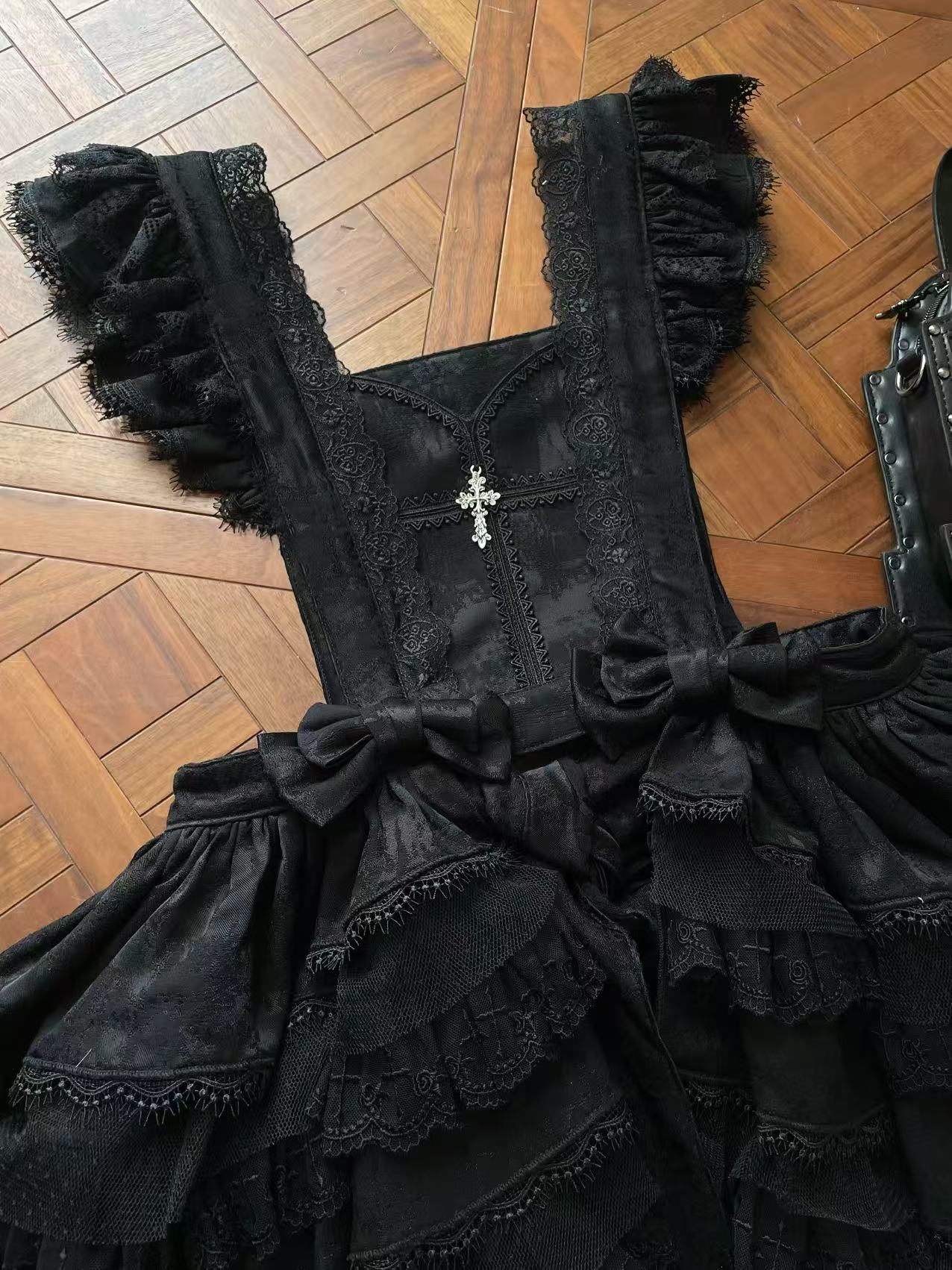 【受注予約~11/24】Lost Raven Sister エプロン【黒眼窩診療室】