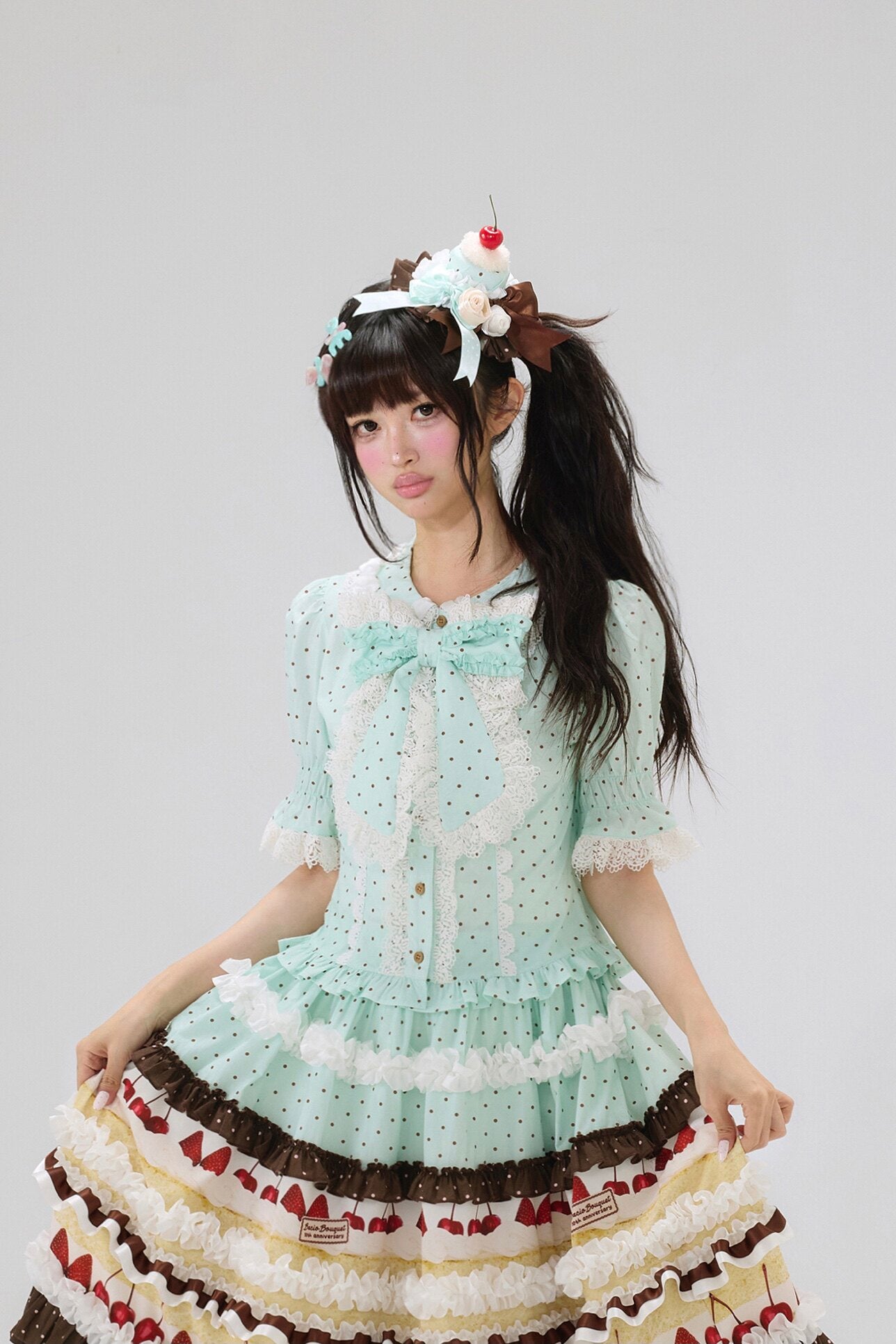 【受注予約~5/27】Creamy Strawberry Cake ブラウス・Tシャツ【BacioBouquet】