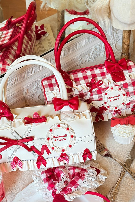 【受注予約~11/18】Strawberry Cake Illustration ハンドバッグ【花与珍珠匣】