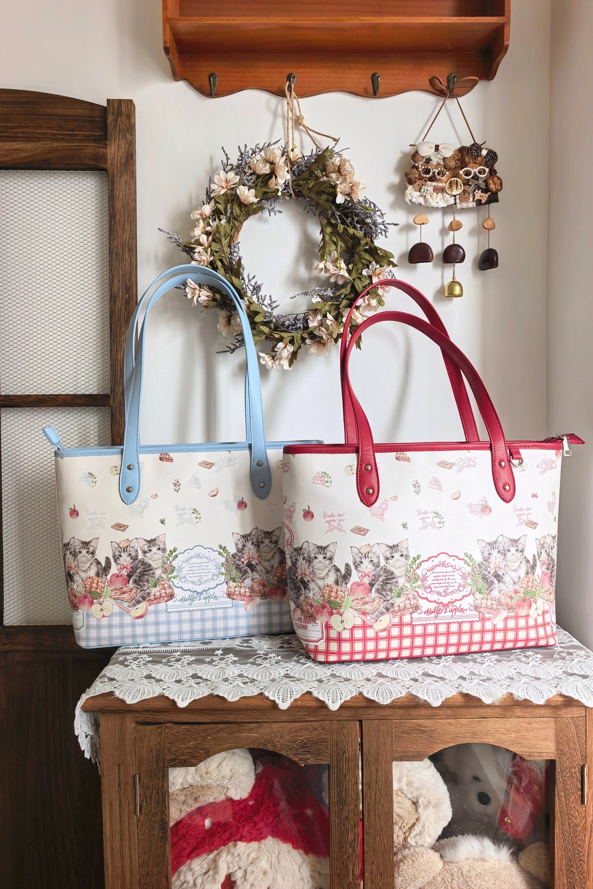 Picnic Apple Cat トートバッグ【GGmeow】