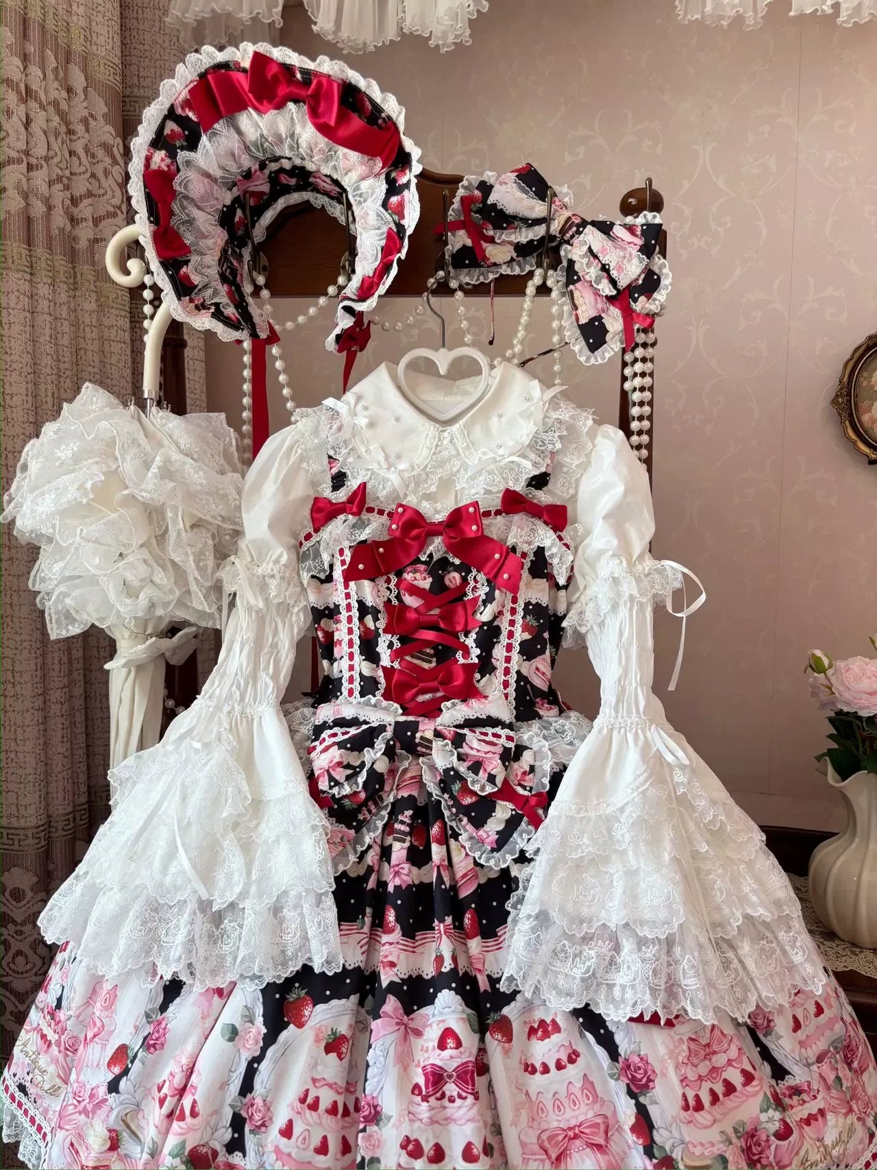 【受注予約~9/28】イチゴと花束 3.0 ジャンパースカート・フルセット【Antique Doll】