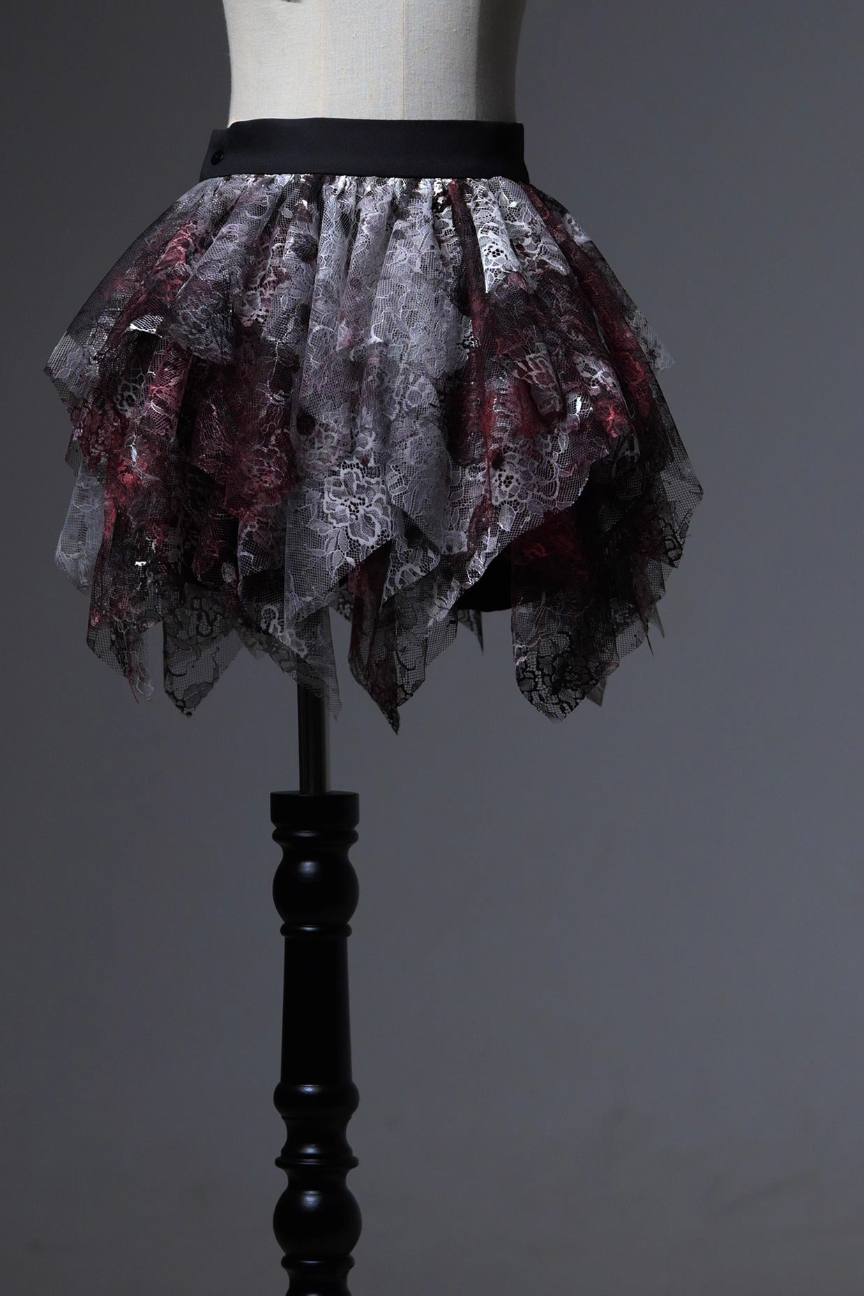 【受注予約~12/10】Horrible Wonderland スカート【Lilith House】
