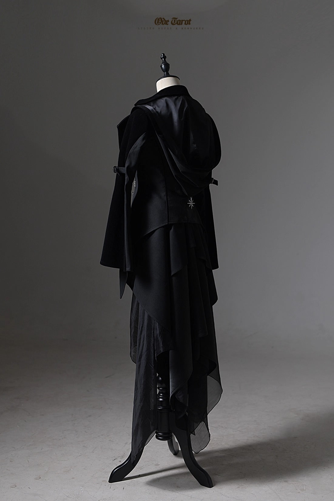 [Vorbestellungen bis 5. November möglich] ONE TAROT Jacket [Lilith House]