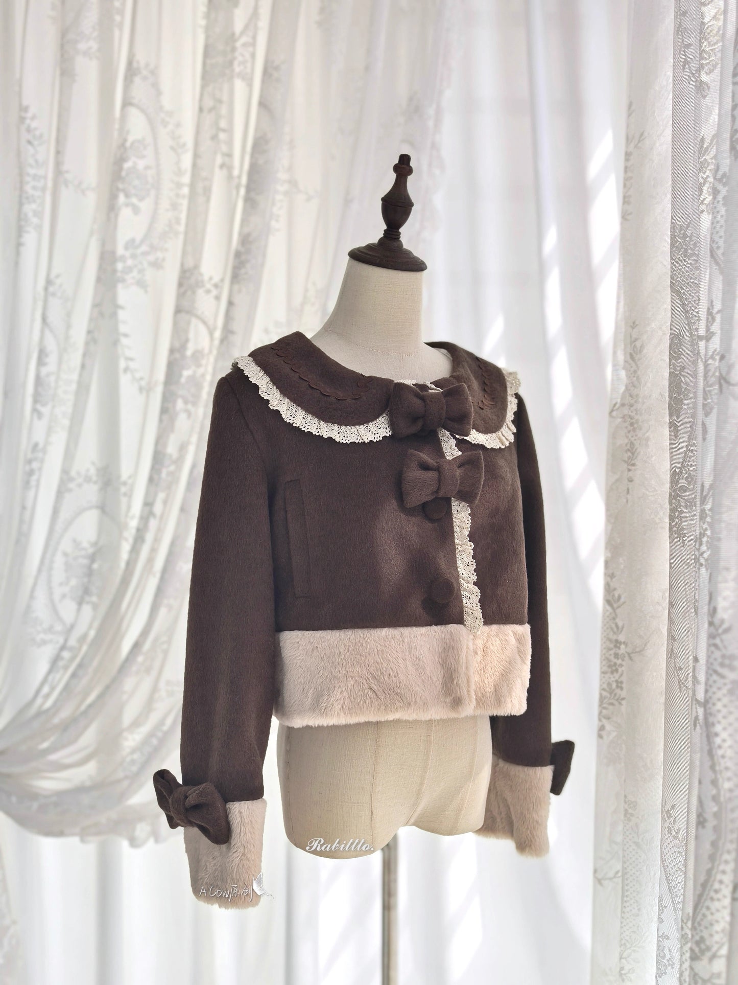 【受注予約~11/27】ショート丈ファーふちどりコート【A Cow】