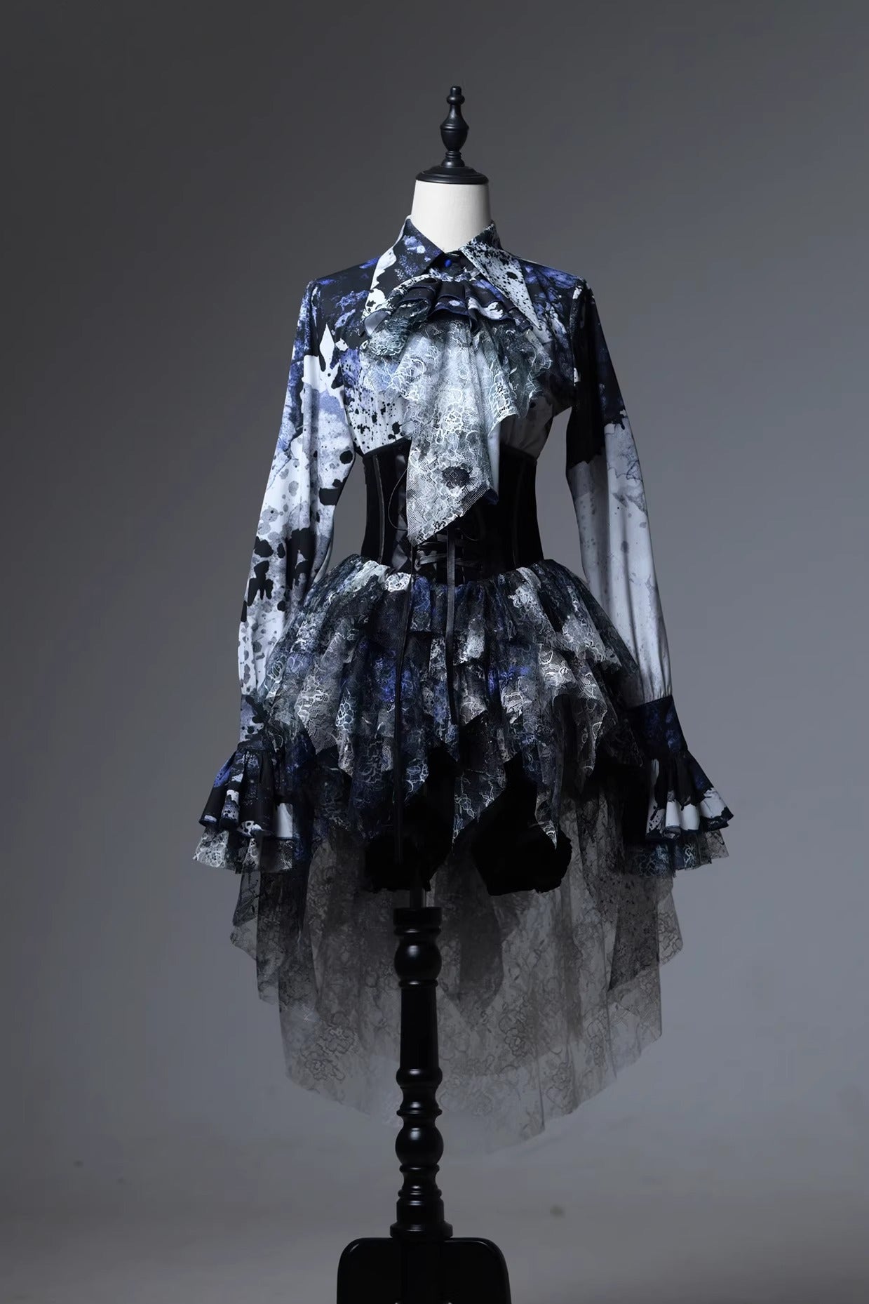 【受注予約~12/10】Horrible Wonderland スカート【Lilith House】