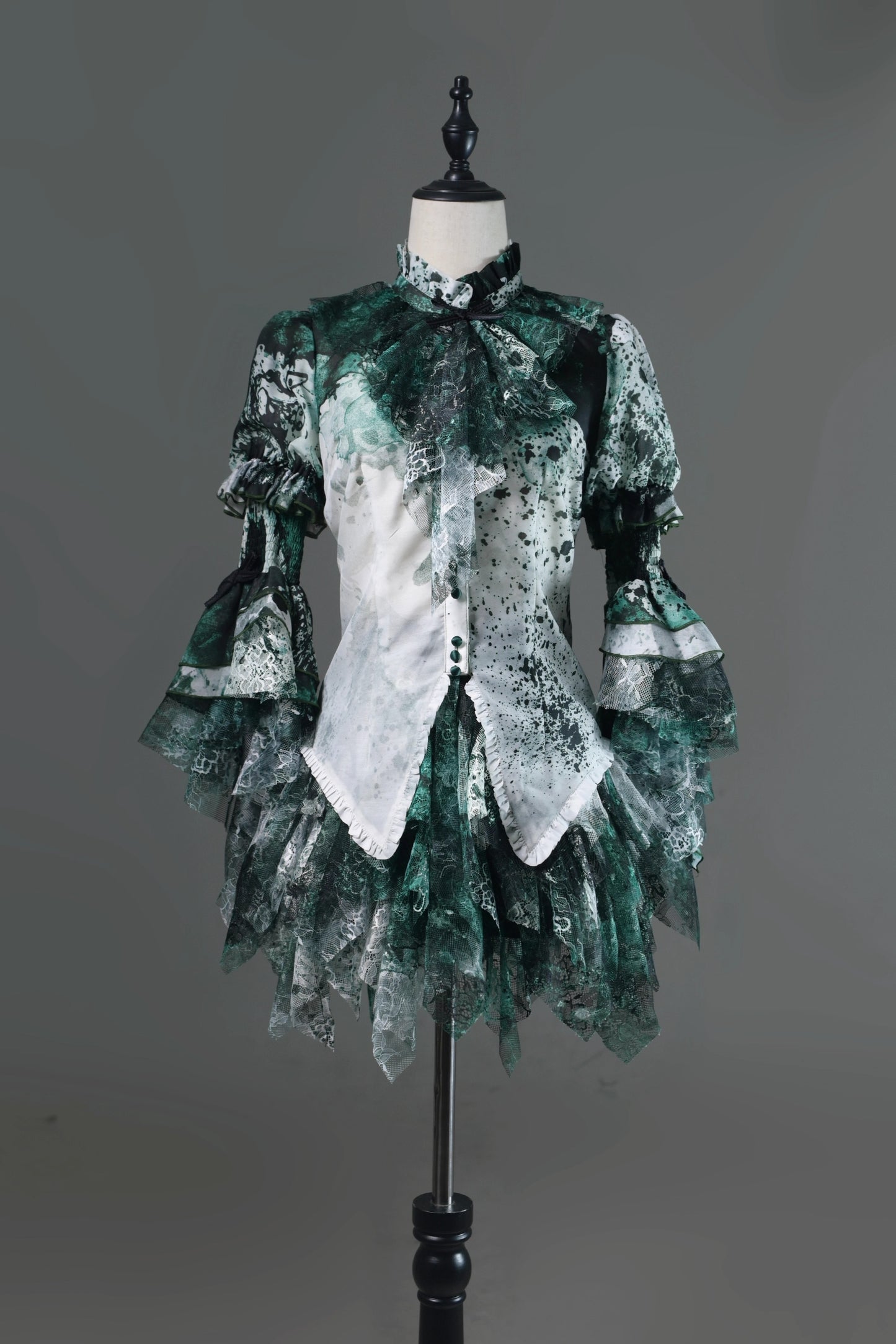 【受注予約~12/10】Horrible Wonderland スカート【Lilith House】