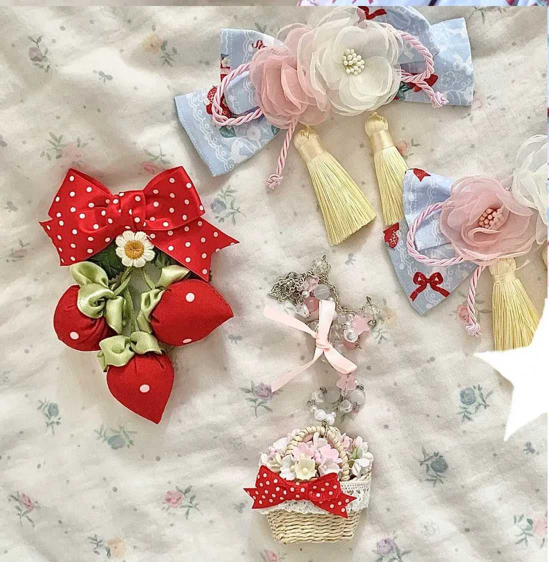 Strawberry Check Bunny アクセサリー【Sweet Whispers of Love】