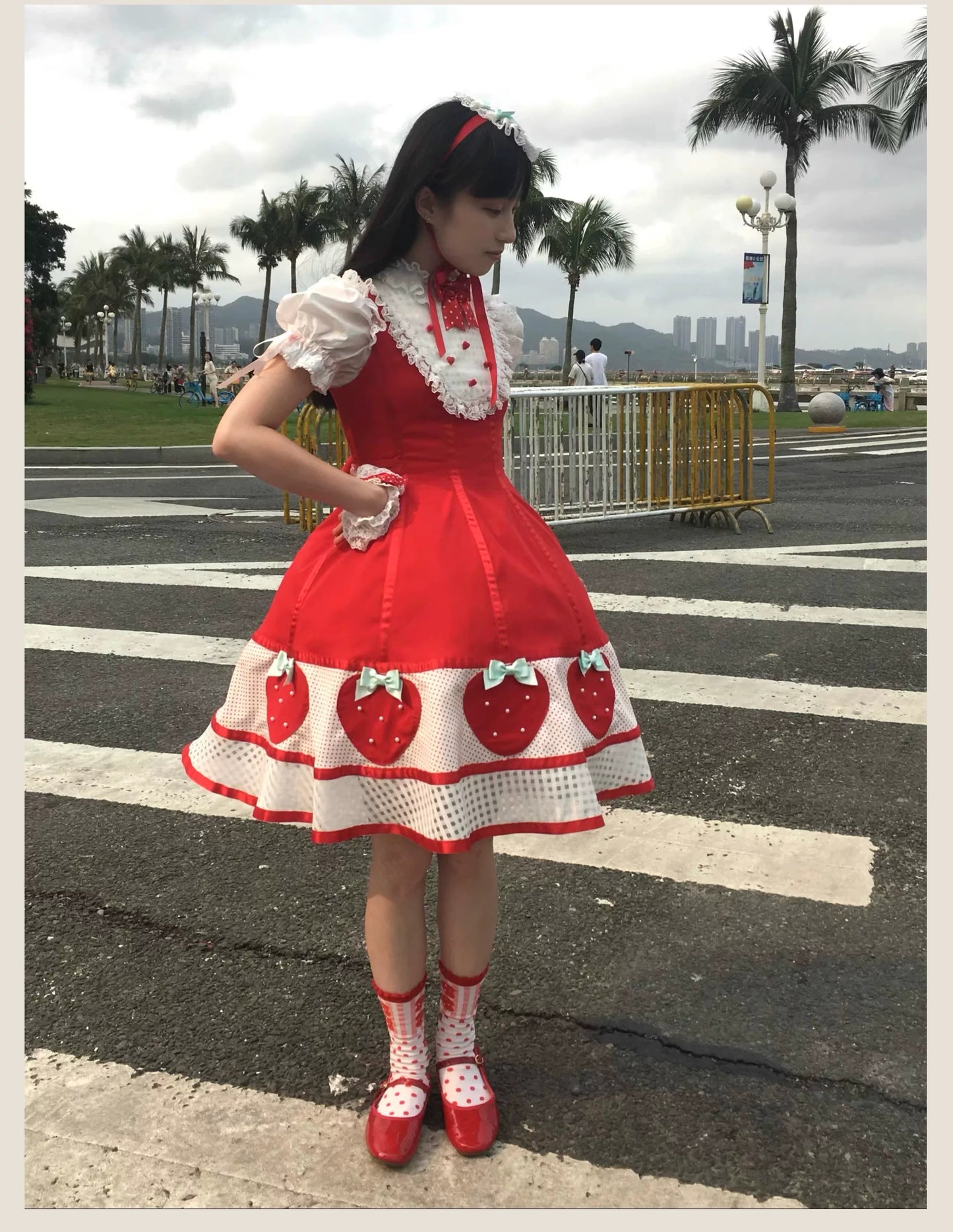 【受注予約~7/5】The Eccentric Strawberry Lady ワンピース【TaTaTa Lolita】