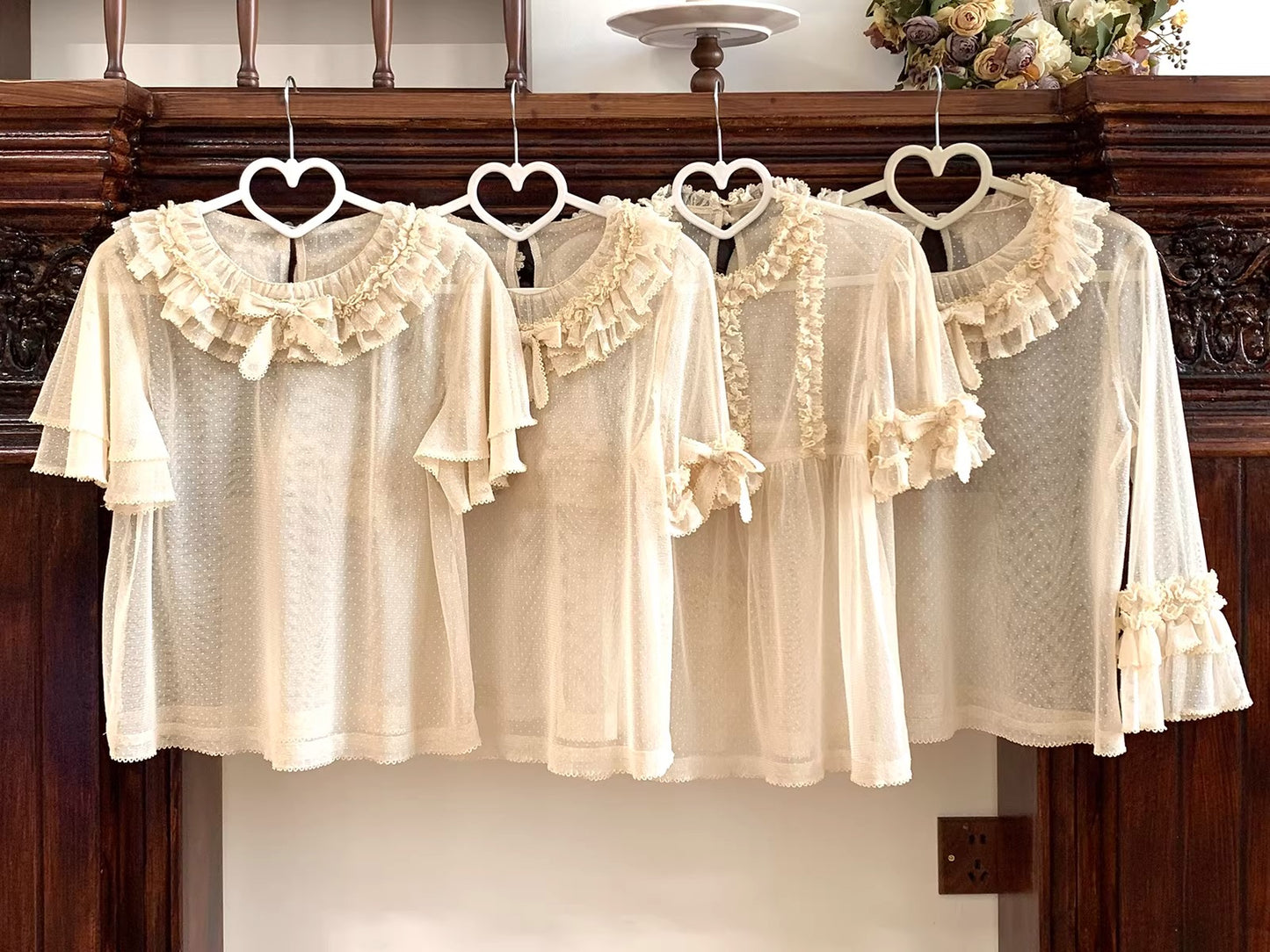 【受注予約~3/26】ドットチュールフリルトップス(クルーネック・リボン付き半袖)【Little Dipper】