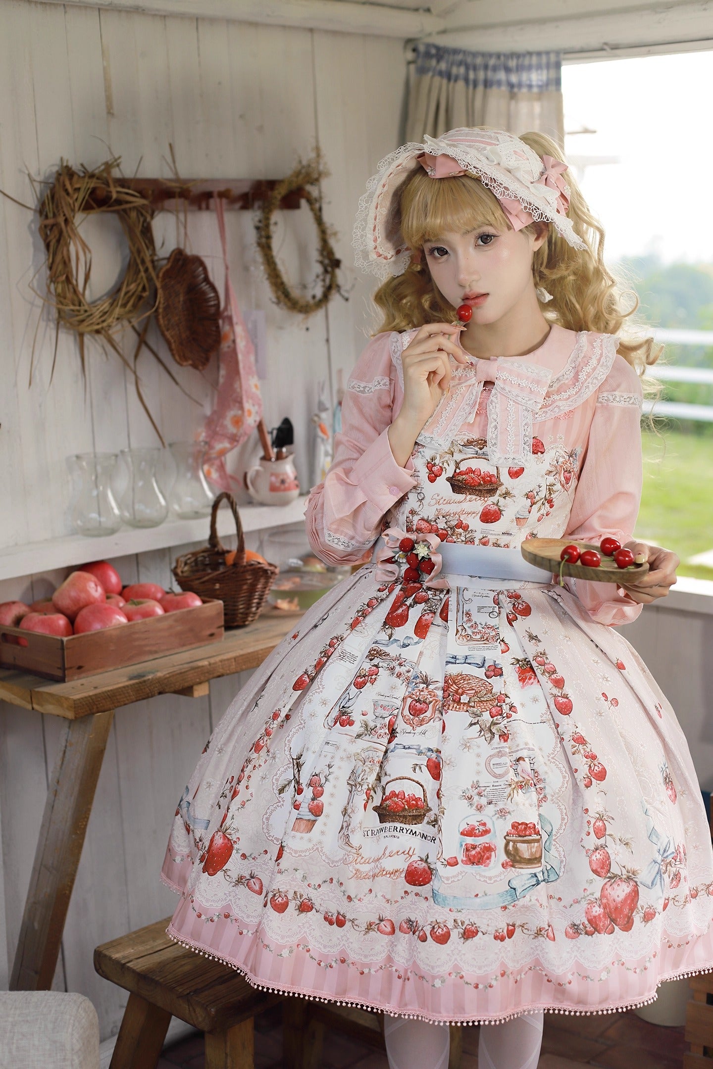 【受注予約~12/16】Strawberry Manor ジャンパースカート【Balladeer】