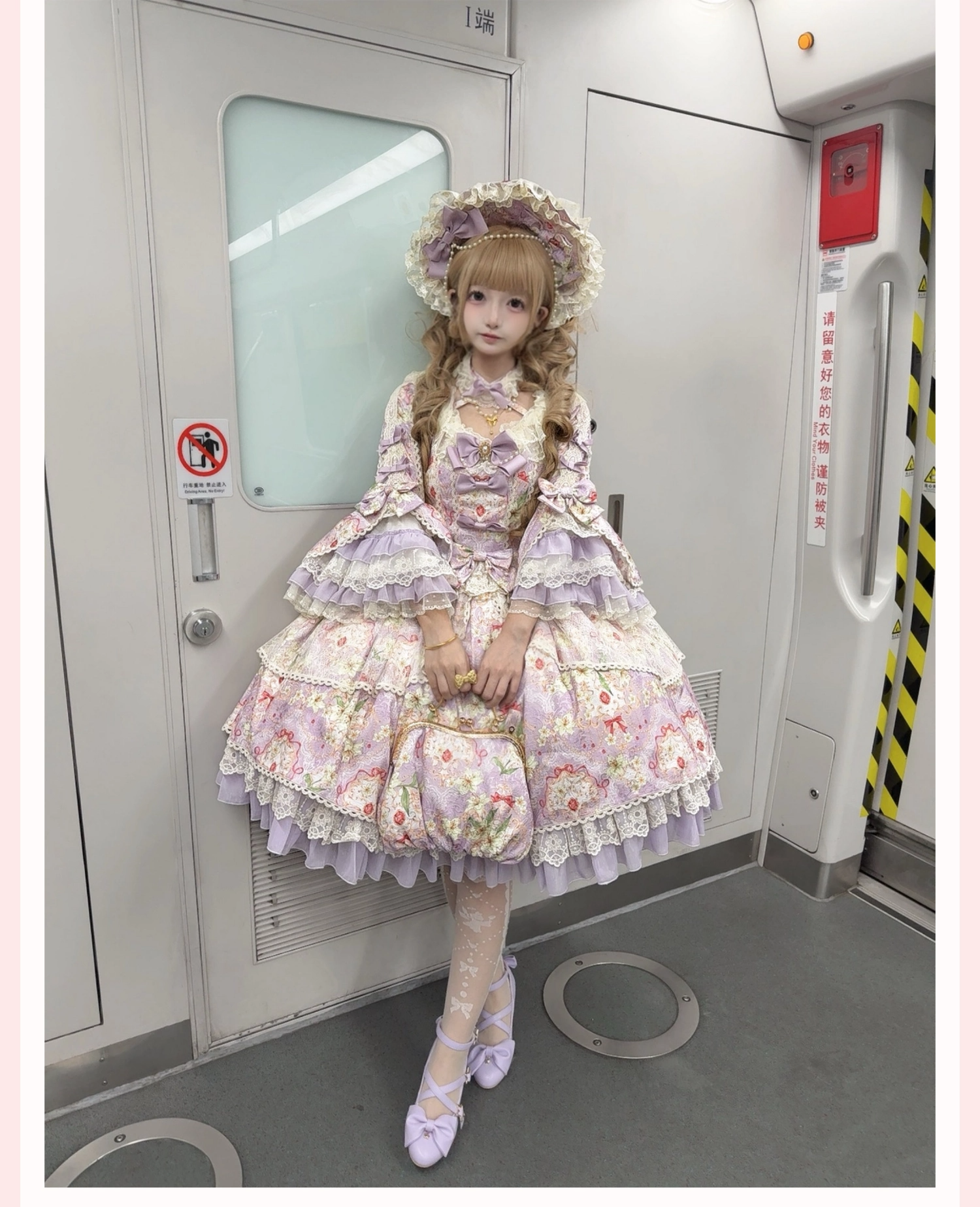 Lily Flower Wall ワンピース【Vivian】 – Epetice