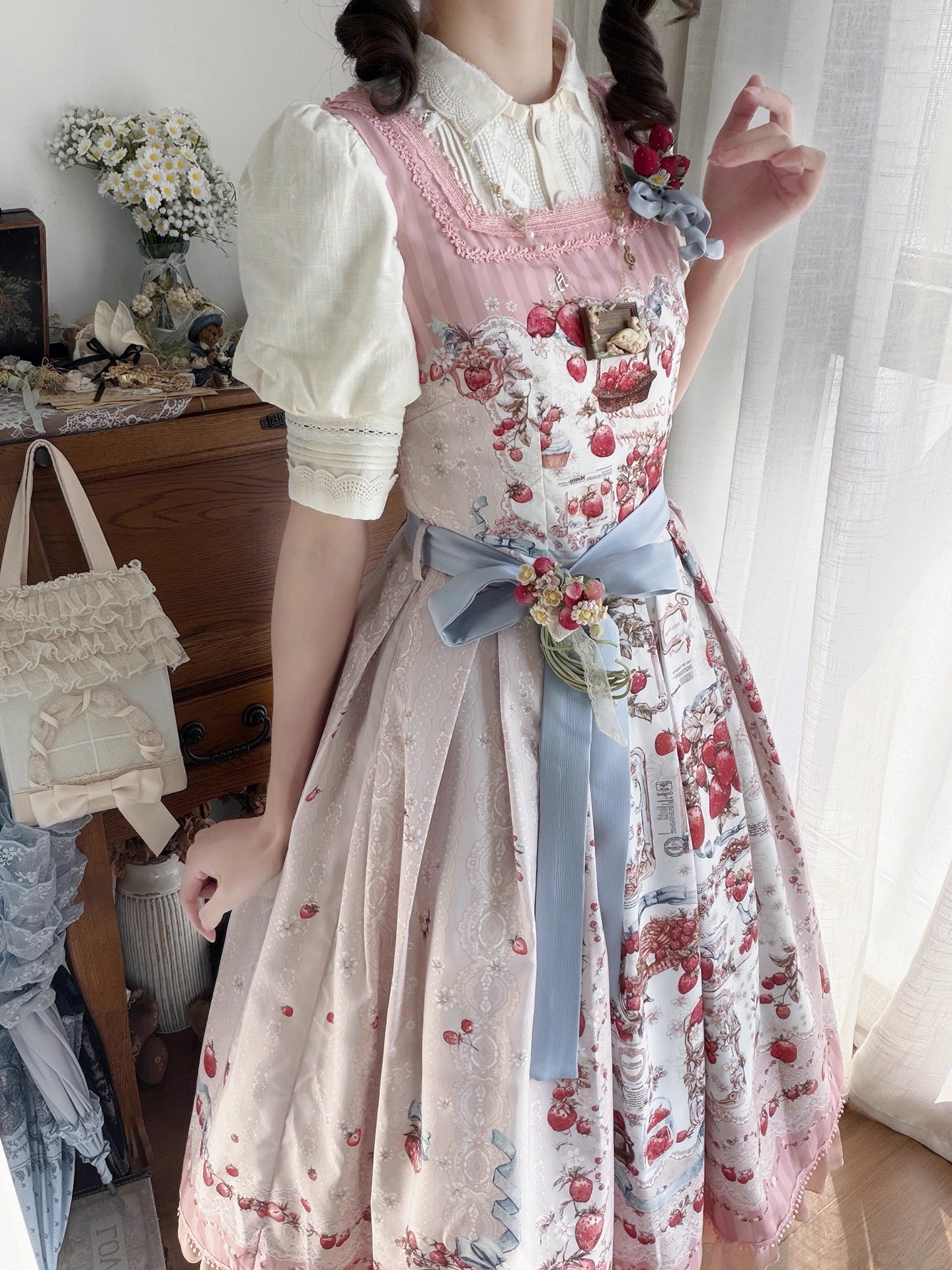 【受注予約~12/16】Strawberry Manor ジャンパースカート【Balladeer】