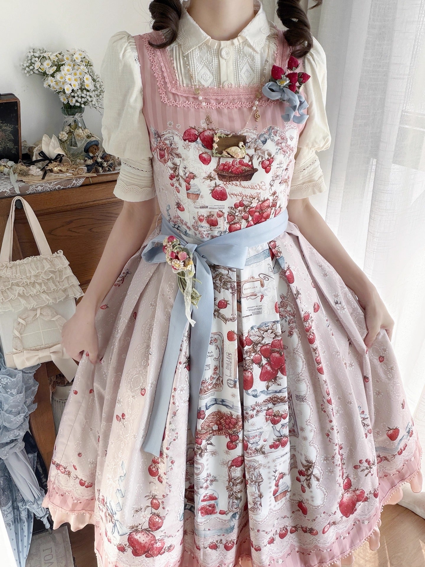 【受注予約~12/16】Strawberry Manor ジャンパースカート【Balladeer】