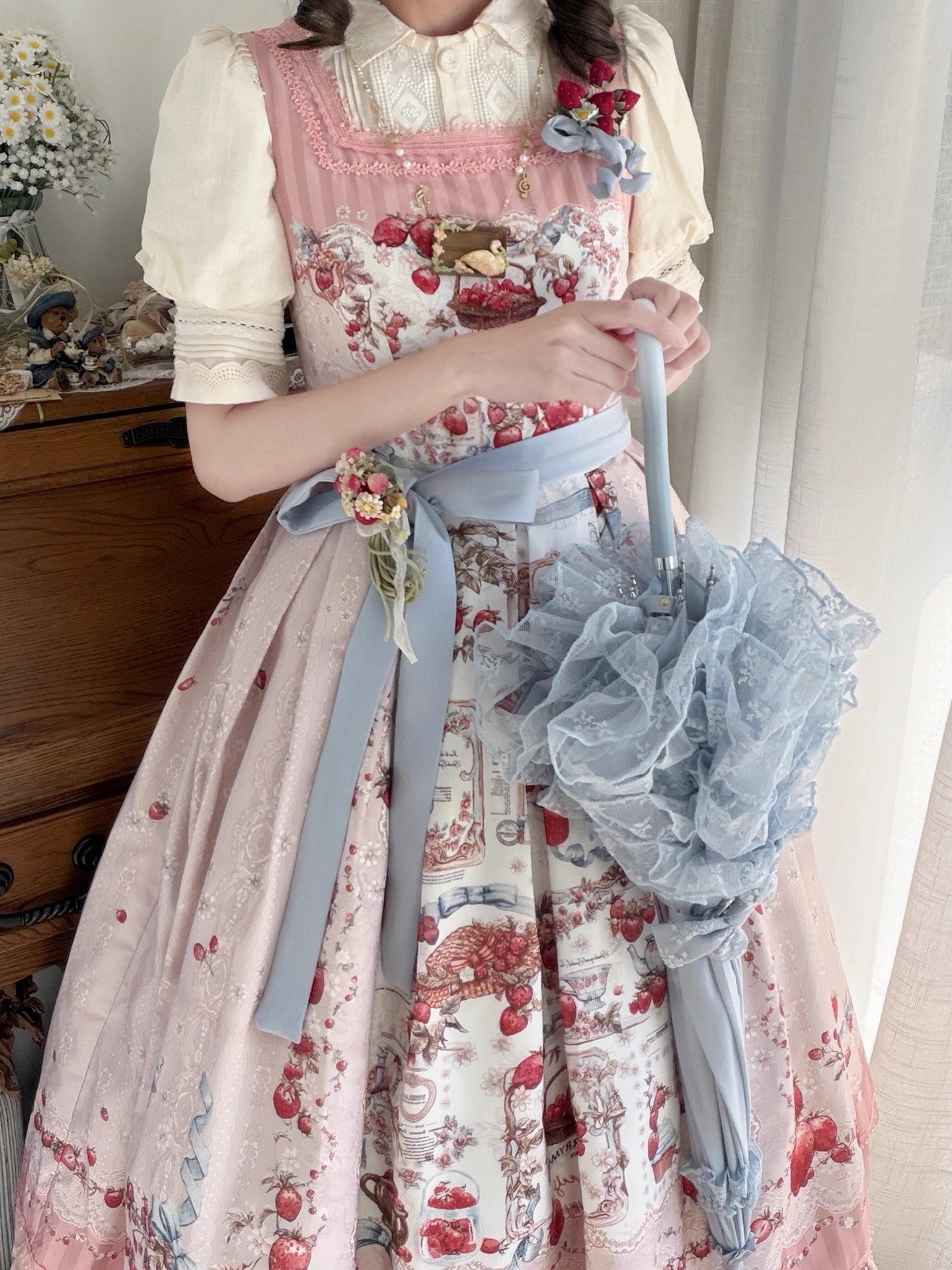 【受注予約~12/16】Strawberry Manor ジャンパースカート【Balladeer】