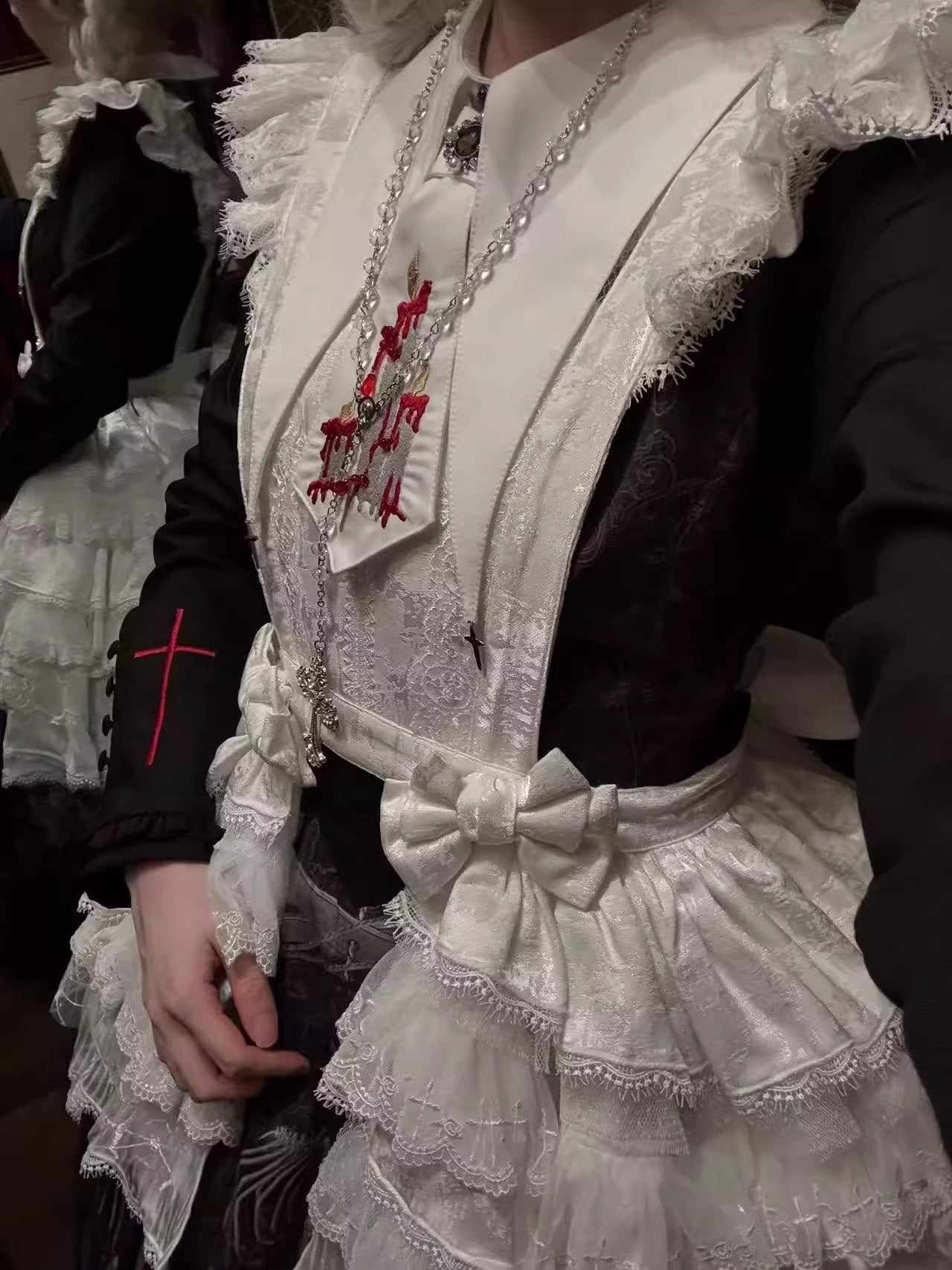 【受注予約~11/24】Lost Raven Sister エプロン【黒眼窩診療室】