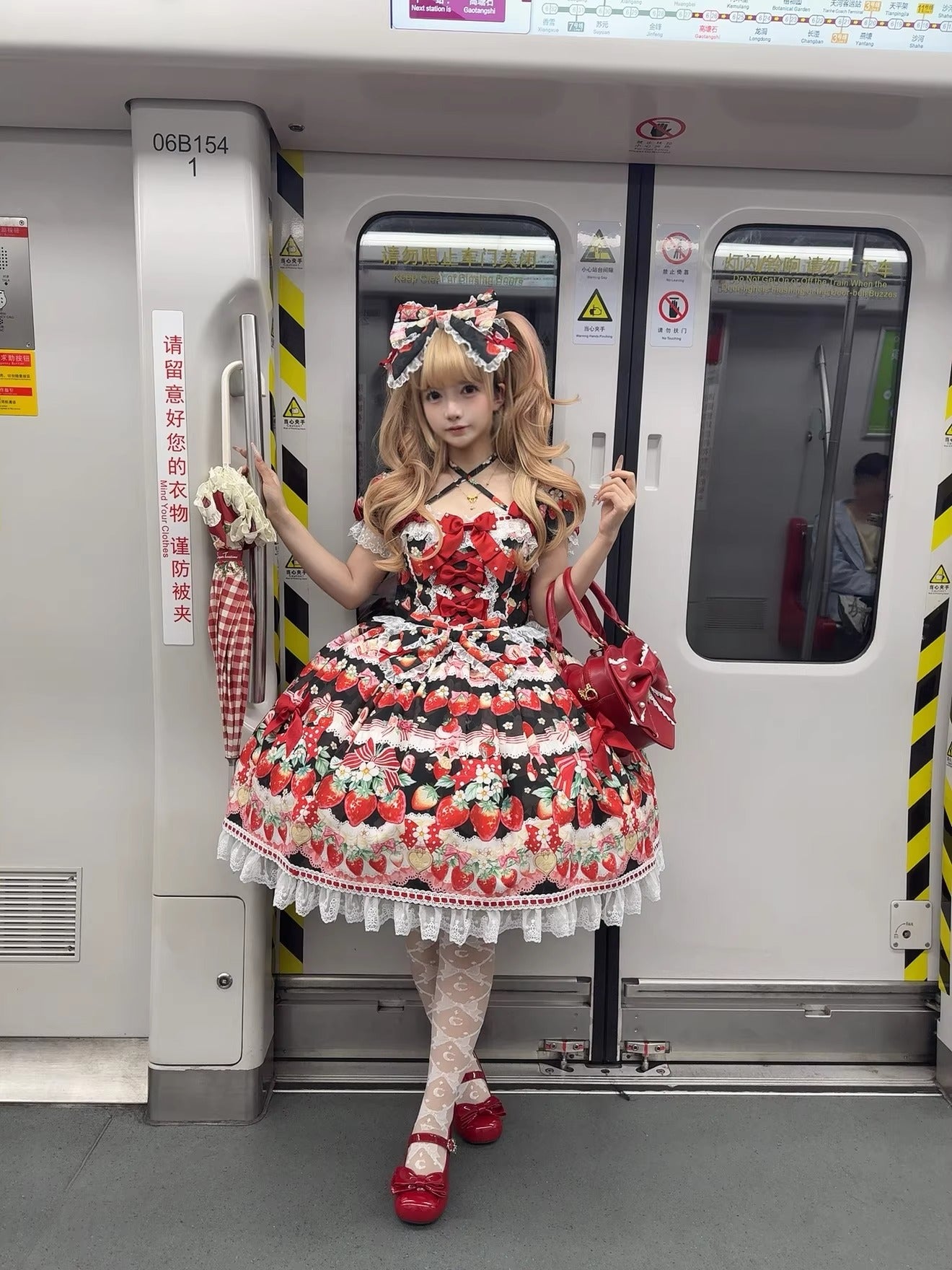 【受注予約~3/30】イチゴと花束 フルセット【Antique Doll】