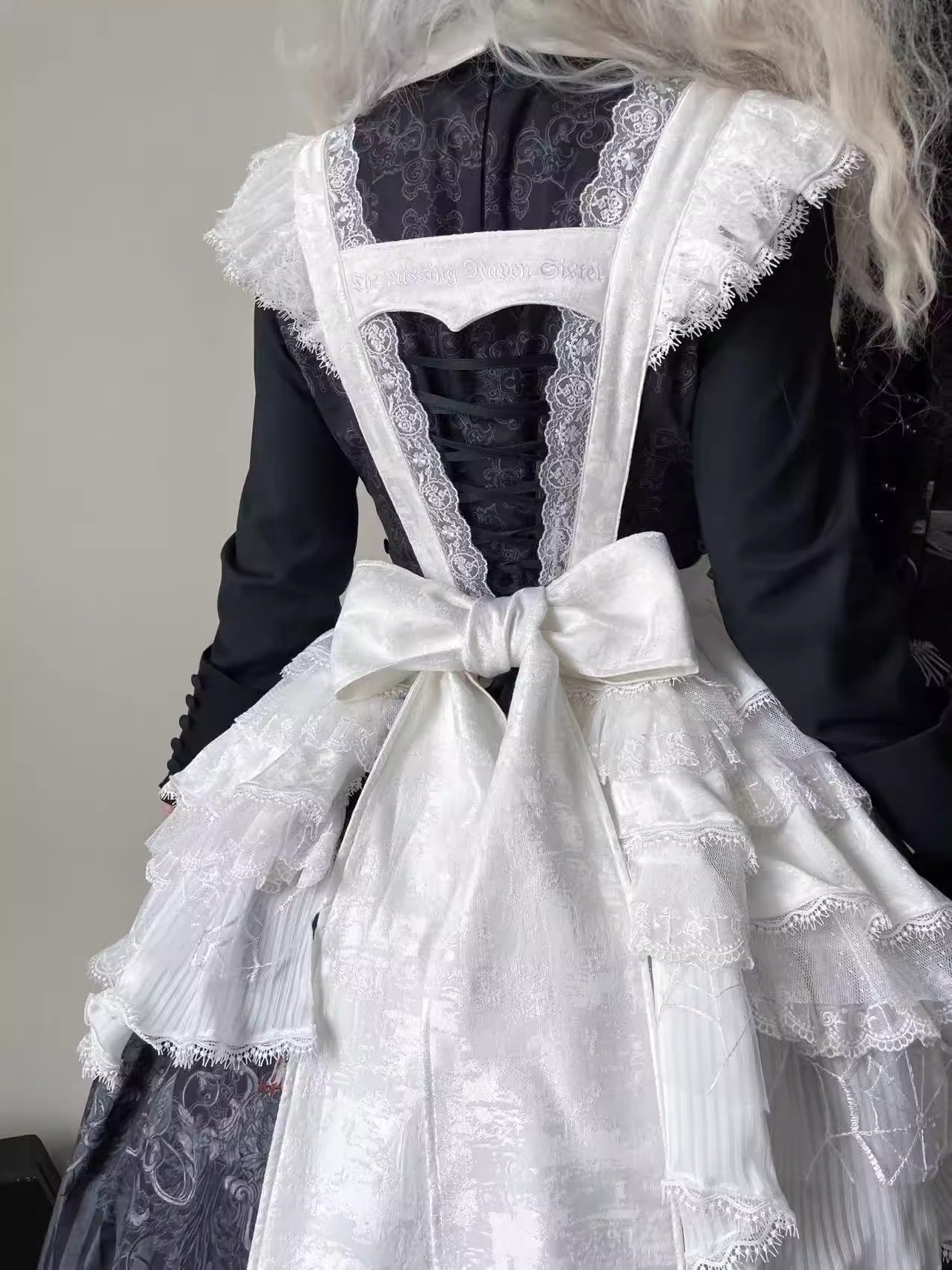 【受注予約~11/24】Lost Raven Sister エプロン【黒眼窩診療室】