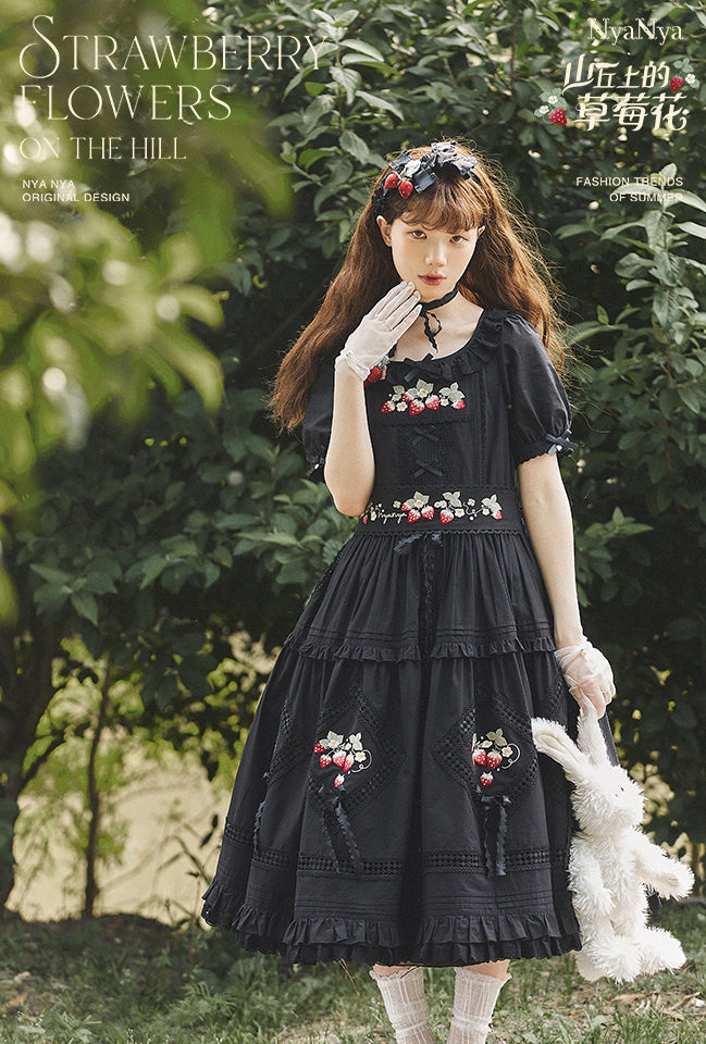 【受注予約~9/2】Strawberry Flowers on the Hill 5.0 ワンピース【NyaNya】