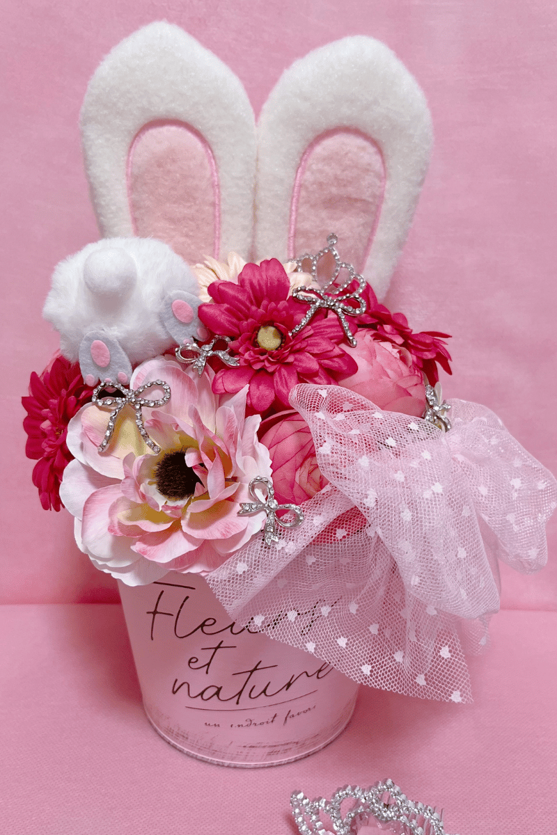 Bunny Princess in a flower garden フラワーアレンジメント【AiAkizuki】
