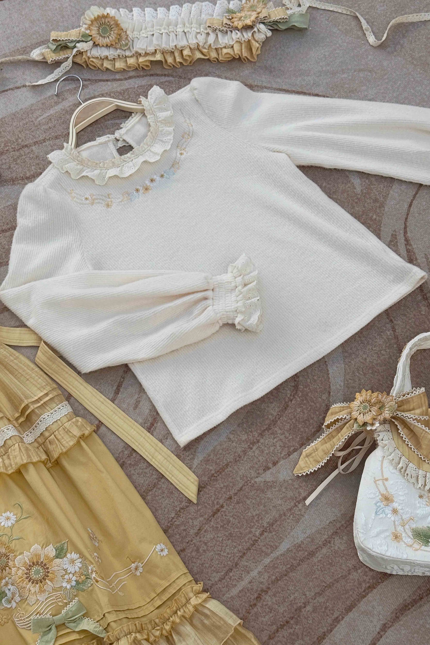 [Pre-orders available until September 23rd] Moonlit Sunflower Knit Top [Moonlight Amber]