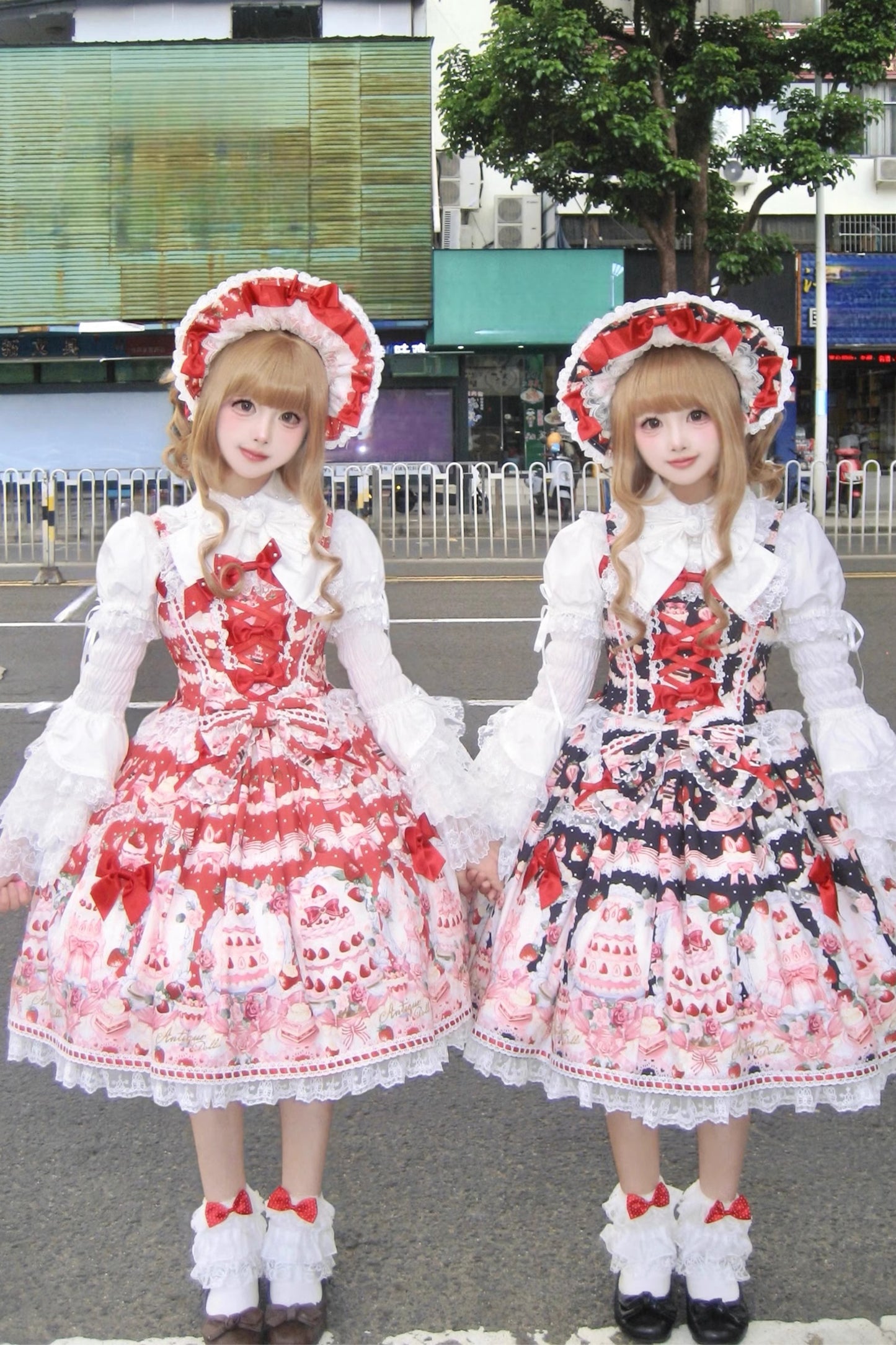 【受注予約~10/15】Strawberry Cake Bouquet 2.0 ブラウス【AntiqueDoll】